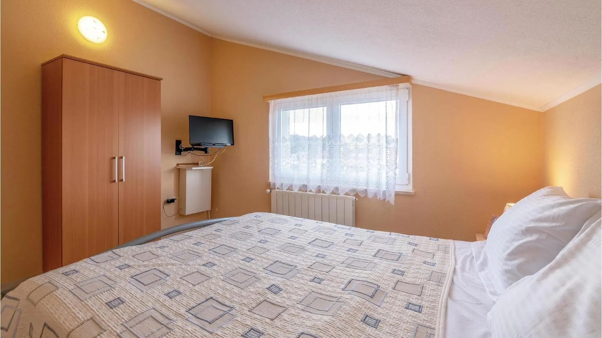 Awesome Apartment In Pula With Kitchen 0*,  Kroatien
