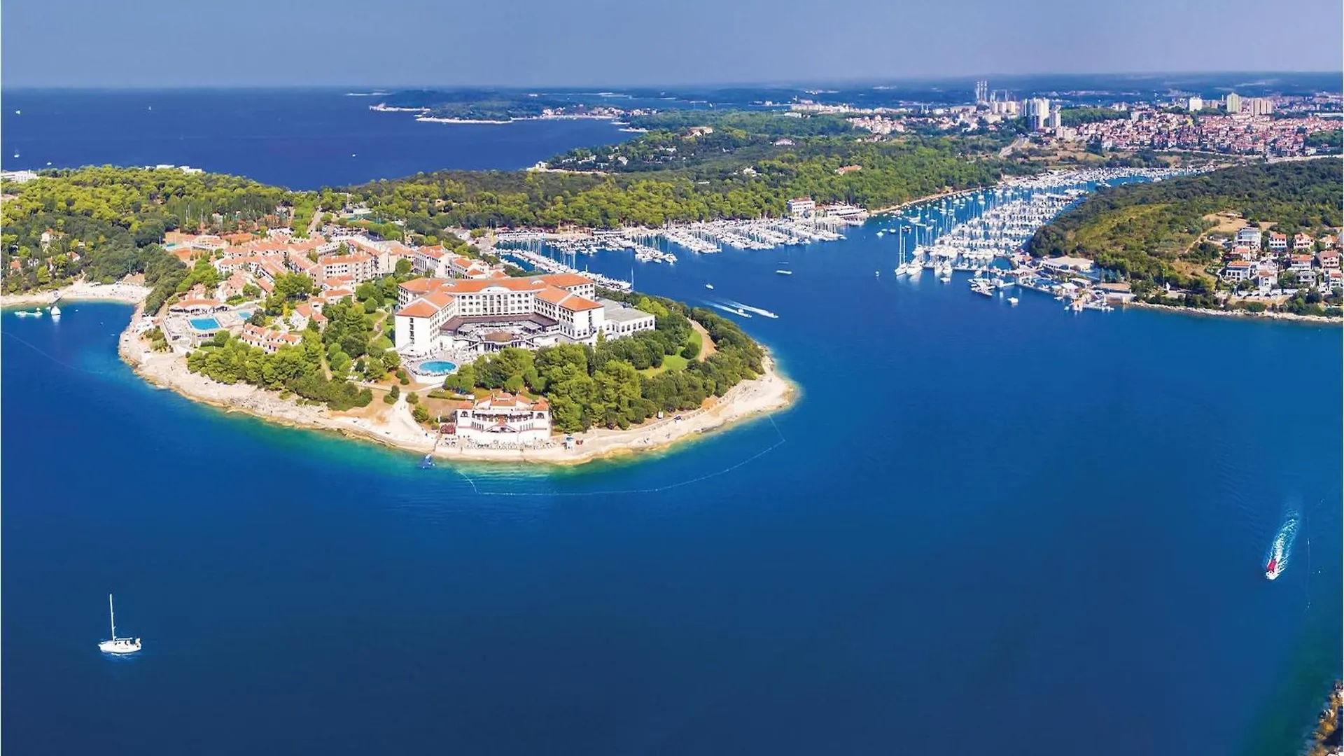 Awesome Apartment In Pula With Kitchen